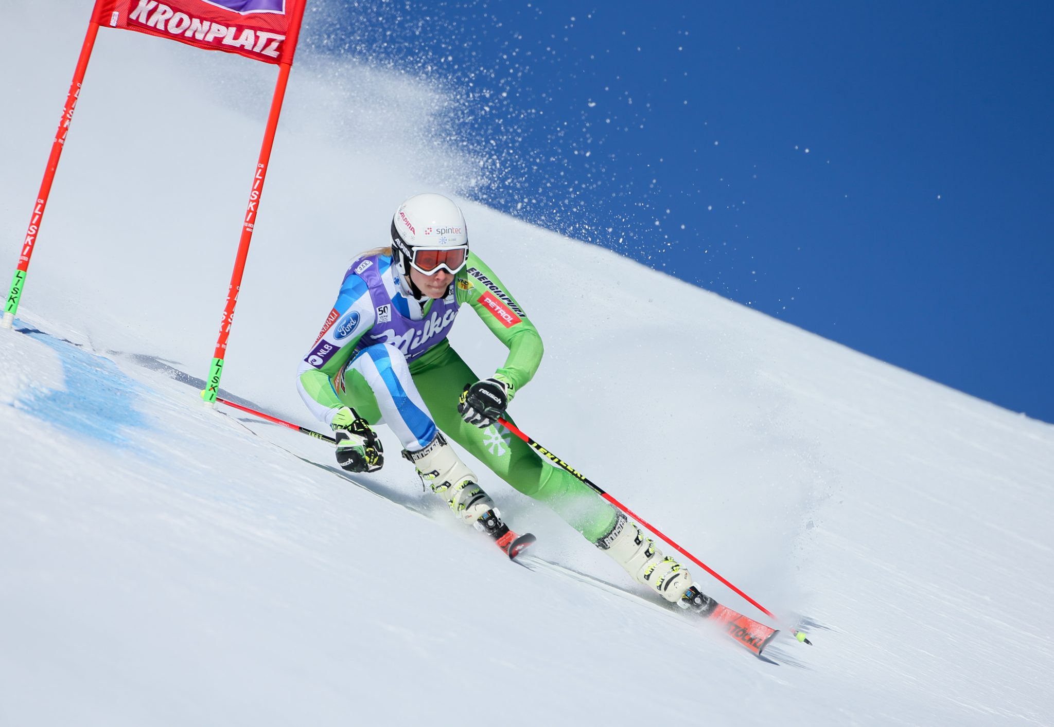 Ana Bucik v slalomu